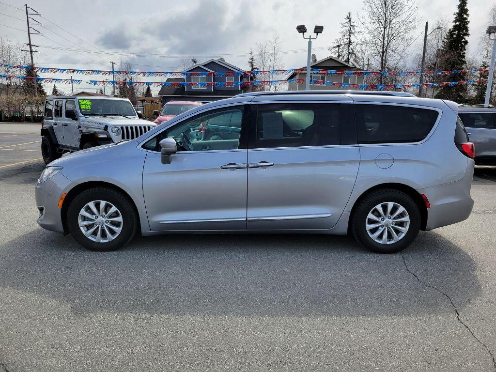 2019 GREY CHRYSLER PACIFICA TOURING L (2C4RC1BG3KR) with an 3.6L engine, Automatic transmission, located at 929 East 8th Ave, Anchorage, AK, 99501, (907) 274-2277, 61.214783, -149.866074 - Photo #1