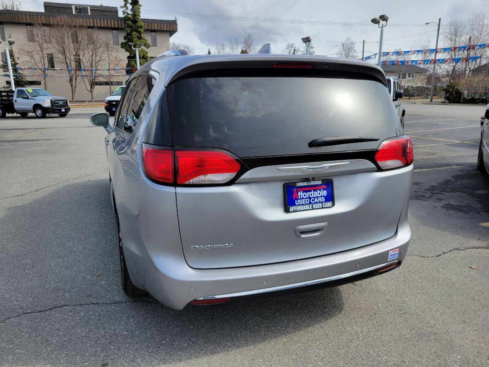 2019 GREY CHRYSLER PACIFICA TOURING L (2C4RC1BG3KR) with an 3.6L engine, Automatic transmission, located at 929 East 8th Ave, Anchorage, AK, 99501, (907) 274-2277, 61.214783, -149.866074 - Photo #2