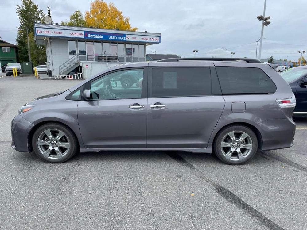 2018 GRAY TOYOTA SIENNA SE (5TDXZ3DC2JS) with an 3.5L engine, Automatic transmission, located at 929 East 8th Ave, Anchorage, 99501, (907) 274-2277, 61.214783, -149.866074 - Photo #1