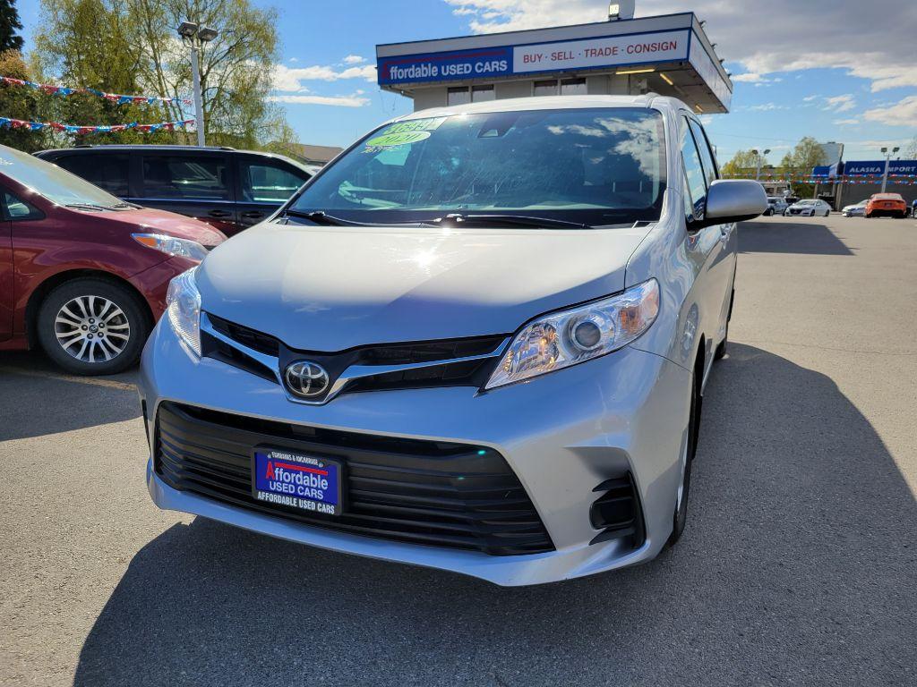 photo of 2020 TOYOTA SIENNA 4DR