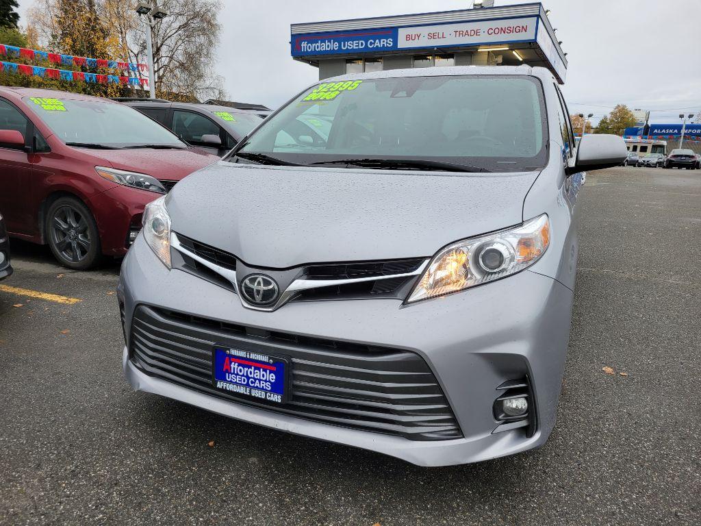 photo of 2018 TOYOTA SIENNA XLE 4DR