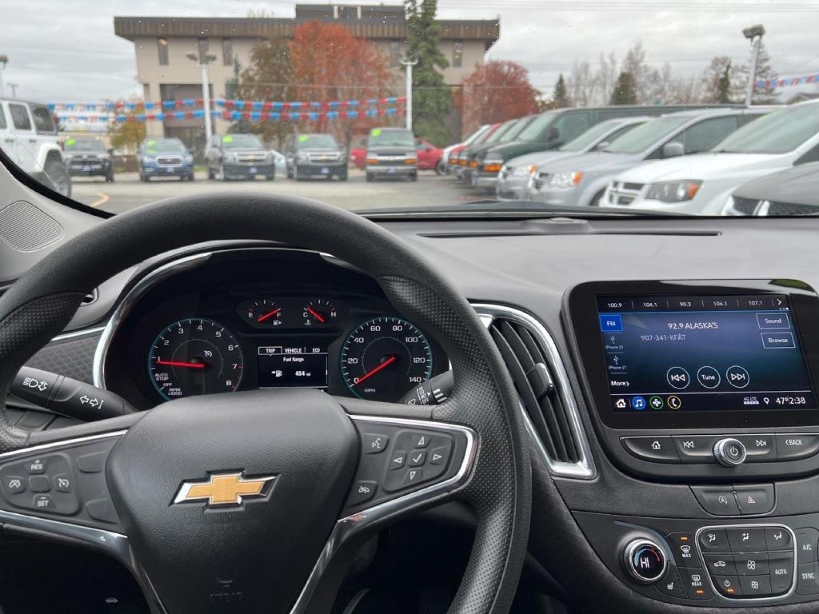 2020 SILVER CHEVROLET MALIBU LT (1G1ZD5ST9LF) with an 1.5L engine, Continuously Variable transmission, located at 929 East 8th Ave, Anchorage, 99501, (907) 274-2277, 61.214783, -149.866074 - Photo #5