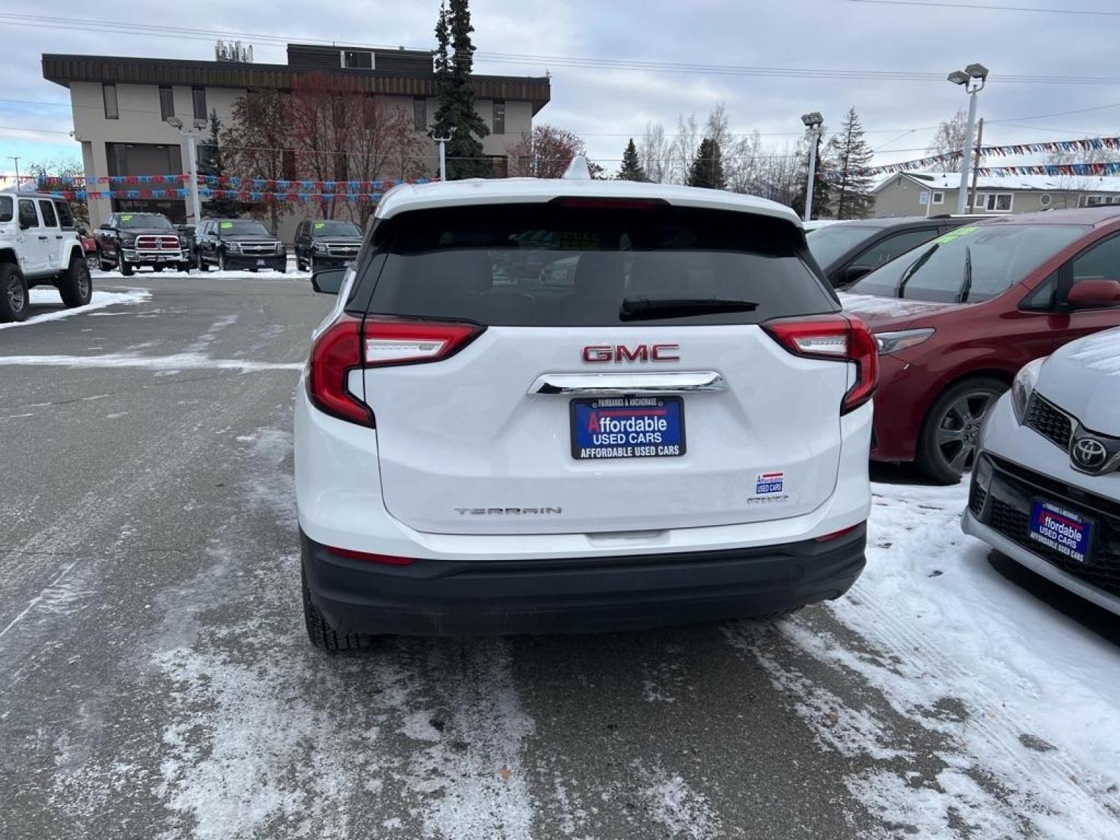 2022 WHITE GMC TERRAIN SLE (3GKALTEV1NL) with an 1.5L engine, Automatic transmission, located at 929 East 8th Ave, Anchorage, 99501, (907) 274-2277, 61.214783, -149.866074 - Photo #2