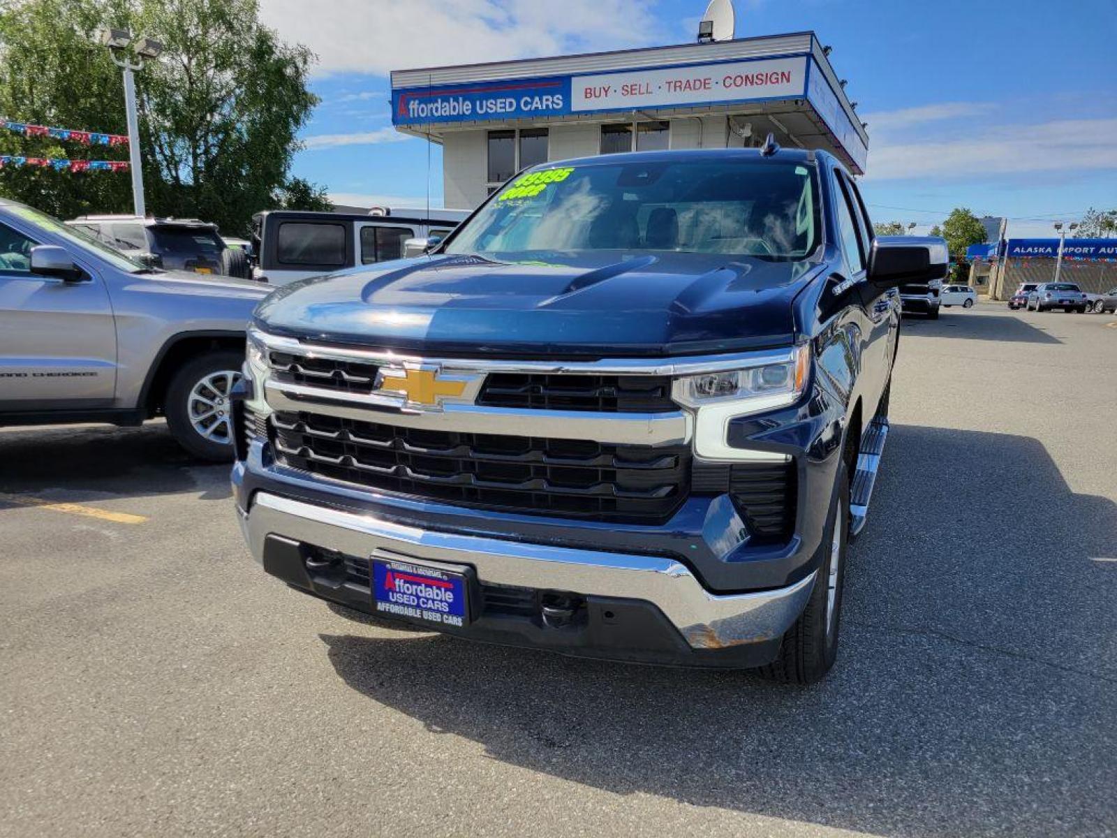 2022 BLUE CHEVROLET SILVERADO 1500 LT (3GCUDDED5NG) with an 5.3L engine, Automatic transmission, located at 929 East 8th Ave, Anchorage, AK, 99501, (907) 274-2277, 61.214783, -149.866074 - Photo #0