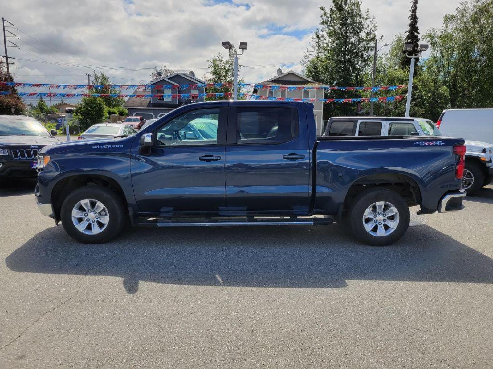 2022 BLUE CHEVROLET SILVERADO 1500 LT (3GCUDDED5NG) with an 5.3L engine, Automatic transmission, located at 929 East 8th Ave, Anchorage, AK, 99501, (907) 274-2277, 61.214783, -149.866074 - Photo #1