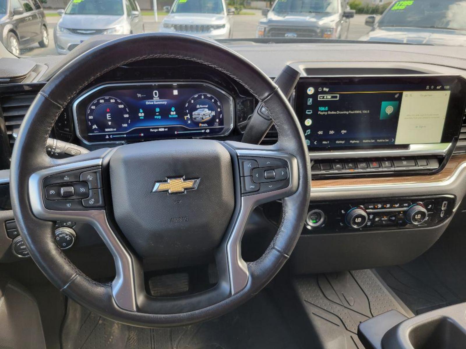 2022 BLUE CHEVROLET SILVERADO 1500 LT (3GCUDDED5NG) with an 5.3L engine, Automatic transmission, located at 929 East 8th Ave, Anchorage, AK, 99501, (907) 274-2277, 61.214783, -149.866074 - Photo #4