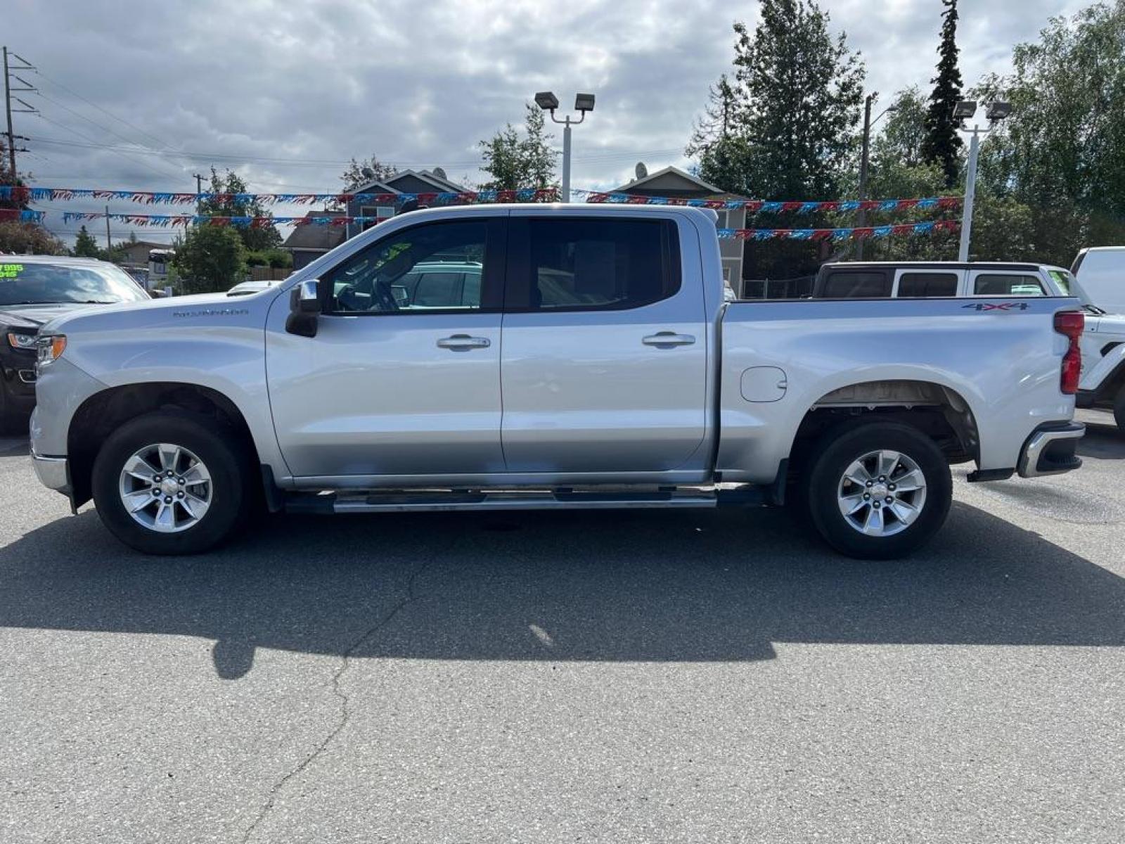 2022 SILVER CHEVROLET SILVERADO 1500 LT (3GCUDDED5NG) with an 5.3L engine, Automatic transmission, located at 929 East 8th Ave, Anchorage, AK, 99501, (907) 274-2277, 61.214783, -149.866074 - Photo #1