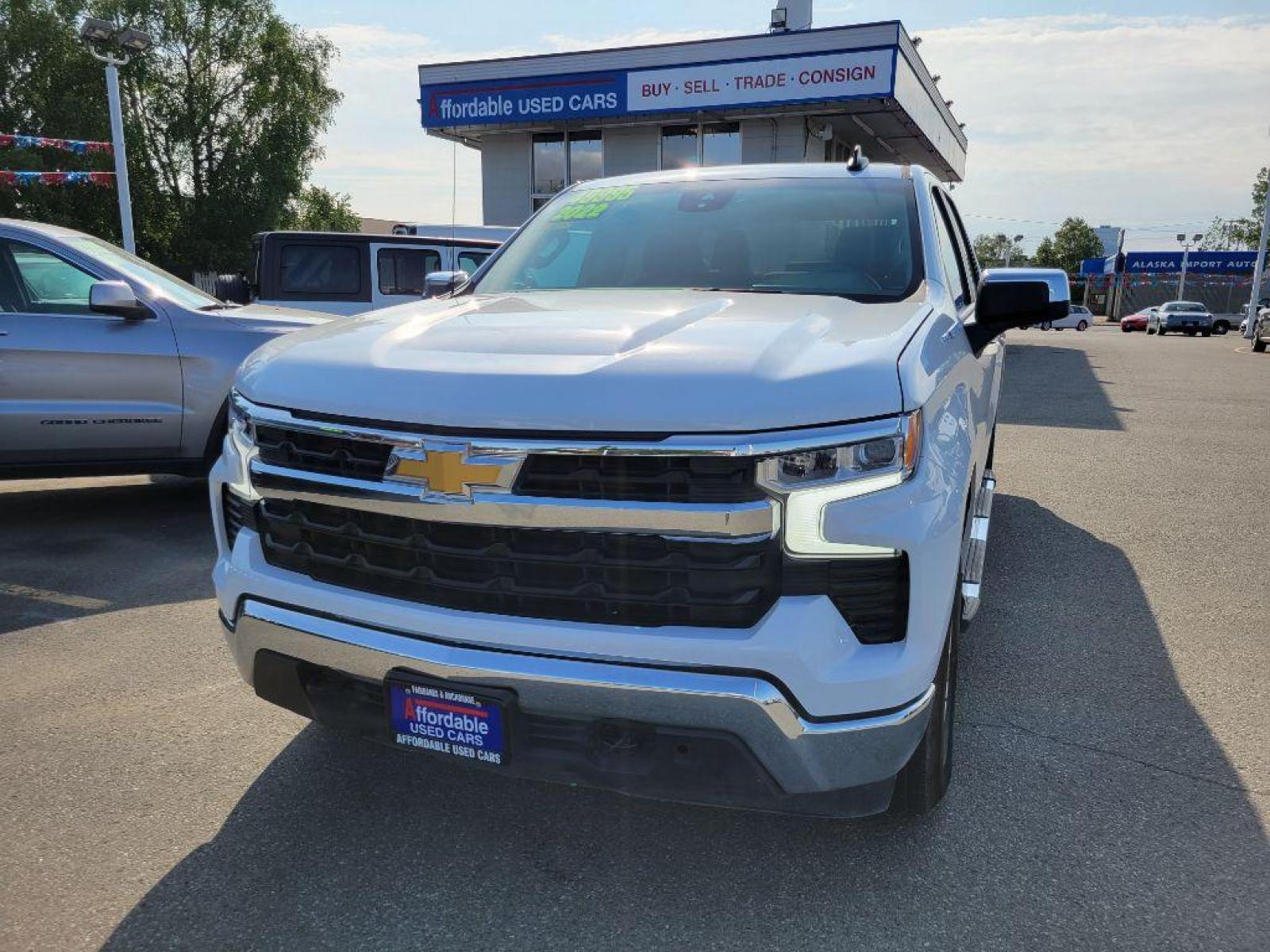 2022 WHITE CHEVROLET SILVERADO 1500 LT (3GCUDDED6NG) with an 5.3L engine, Automatic transmission, located at 929 East 8th Ave, Anchorage, AK, 99501, (907) 274-2277, 61.214783, -149.866074 - Photo #0