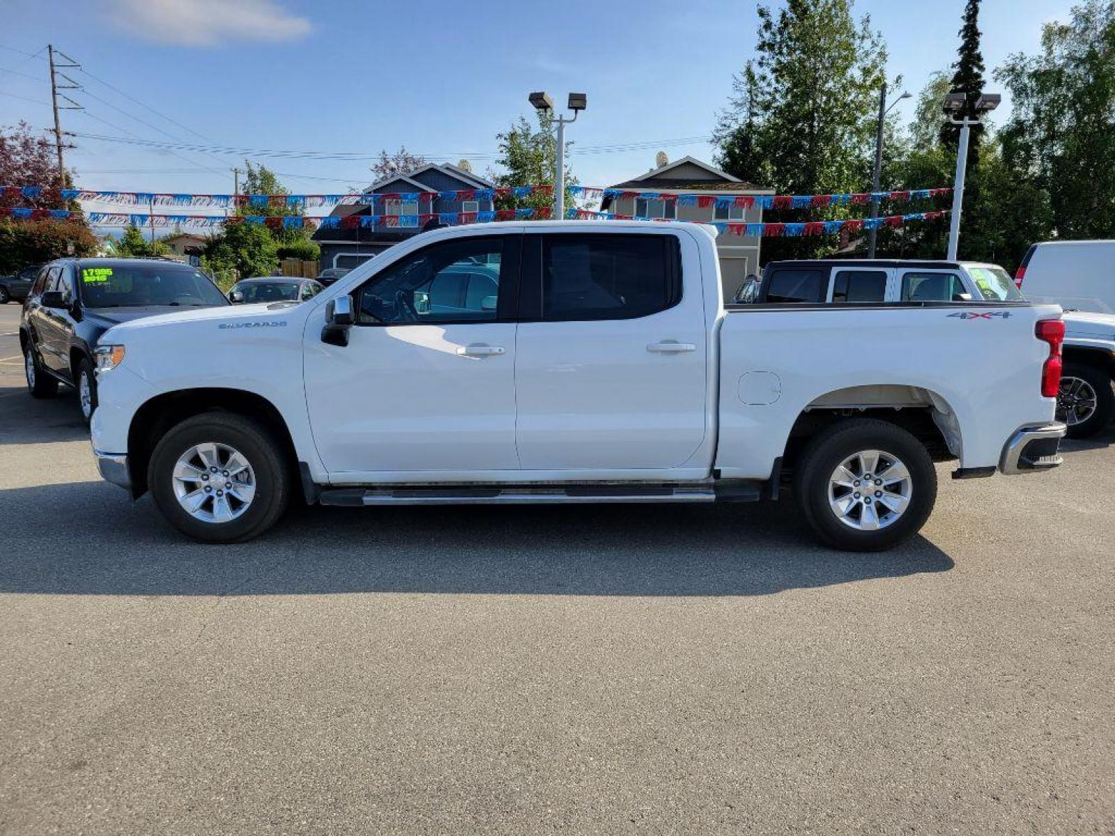 2022 WHITE CHEVROLET SILVERADO 1500 LT (3GCUDDED6NG) with an 5.3L engine, Automatic transmission, located at 929 East 8th Ave, Anchorage, AK, 99501, (907) 274-2277, 61.214783, -149.866074 - Photo #1