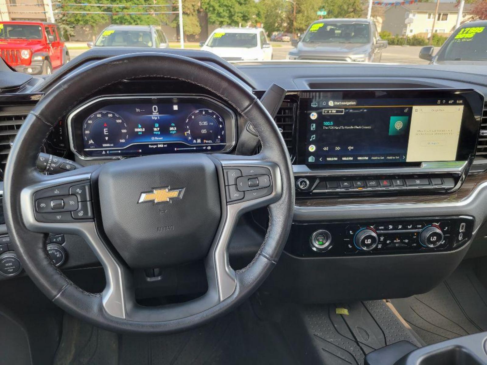 2022 WHITE CHEVROLET SILVERADO 1500 LT (3GCUDDED6NG) with an 5.3L engine, Automatic transmission, located at 929 East 8th Ave, Anchorage, AK, 99501, (907) 274-2277, 61.214783, -149.866074 - Photo #4
