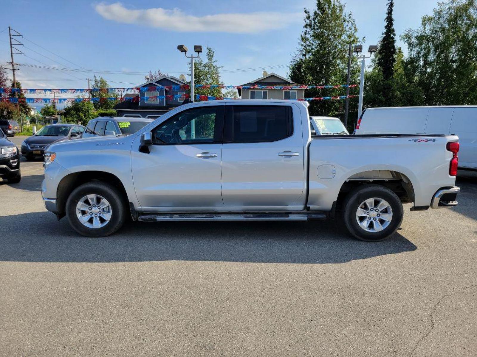 2022 SILVER CHEVROLET SILVERADO 1500 LT (3GCUDDED6NG) with an 5.3L engine, Automatic transmission, located at 929 East 8th Ave, Anchorage, AK, 99501, (907) 274-2277, 61.214783, -149.866074 - Photo #1