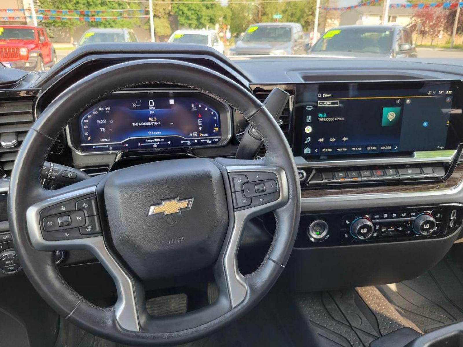 2022 SILVER CHEVROLET SILVERADO 1500 LT (3GCUDDED6NG) with an 5.3L engine, Automatic transmission, located at 929 East 8th Ave, Anchorage, AK, 99501, (907) 274-2277, 61.214783, -149.866074 - Photo #4