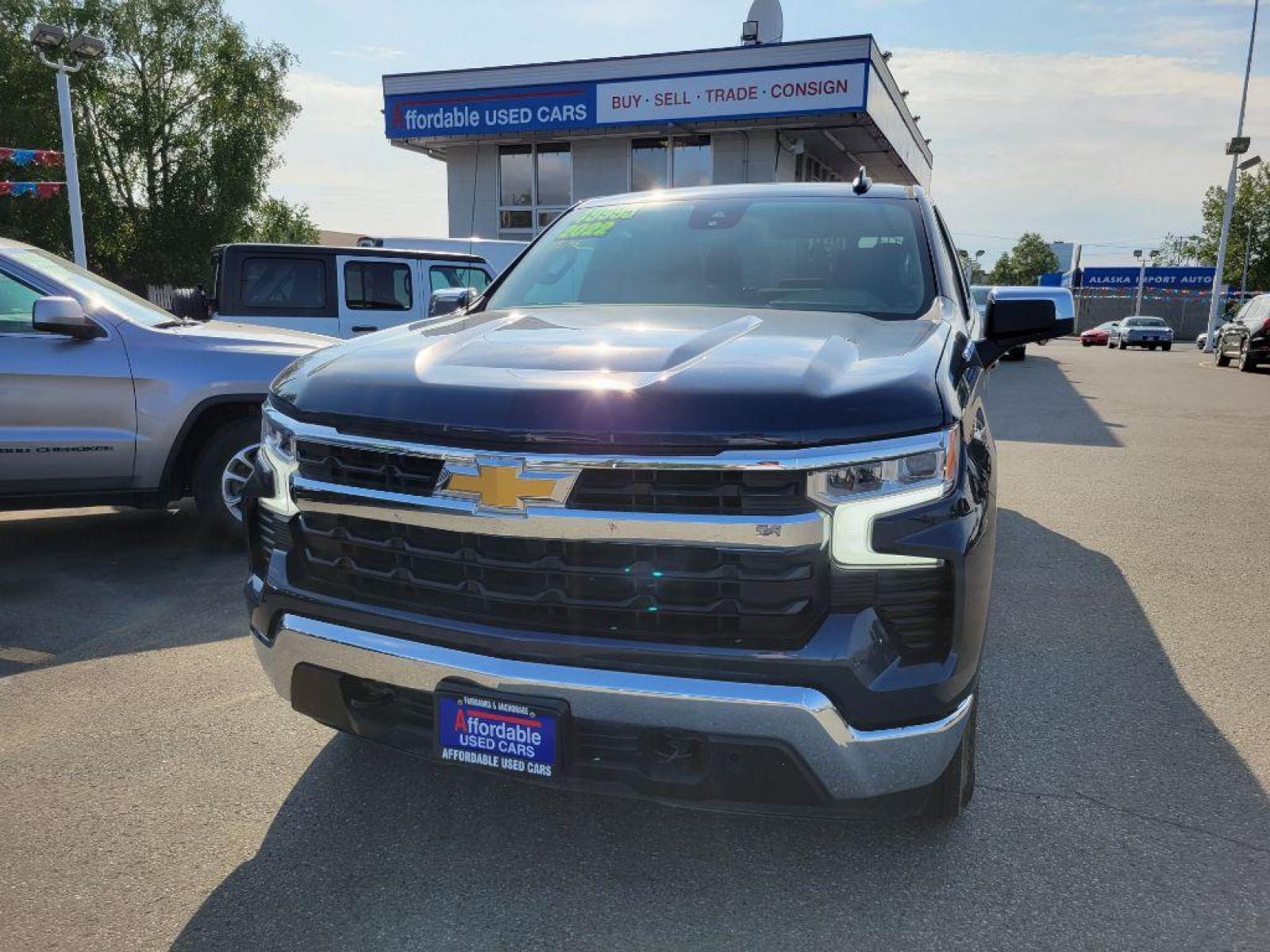 2022 BLUE CHEVROLET SILVERADO 1500 LT (3GCUDDED1NG) with an 5.3L engine, Automatic transmission, located at 929 East 8th Ave, Anchorage, AK, 99501, (907) 274-2277, 61.214783, -149.866074 - Photo #0