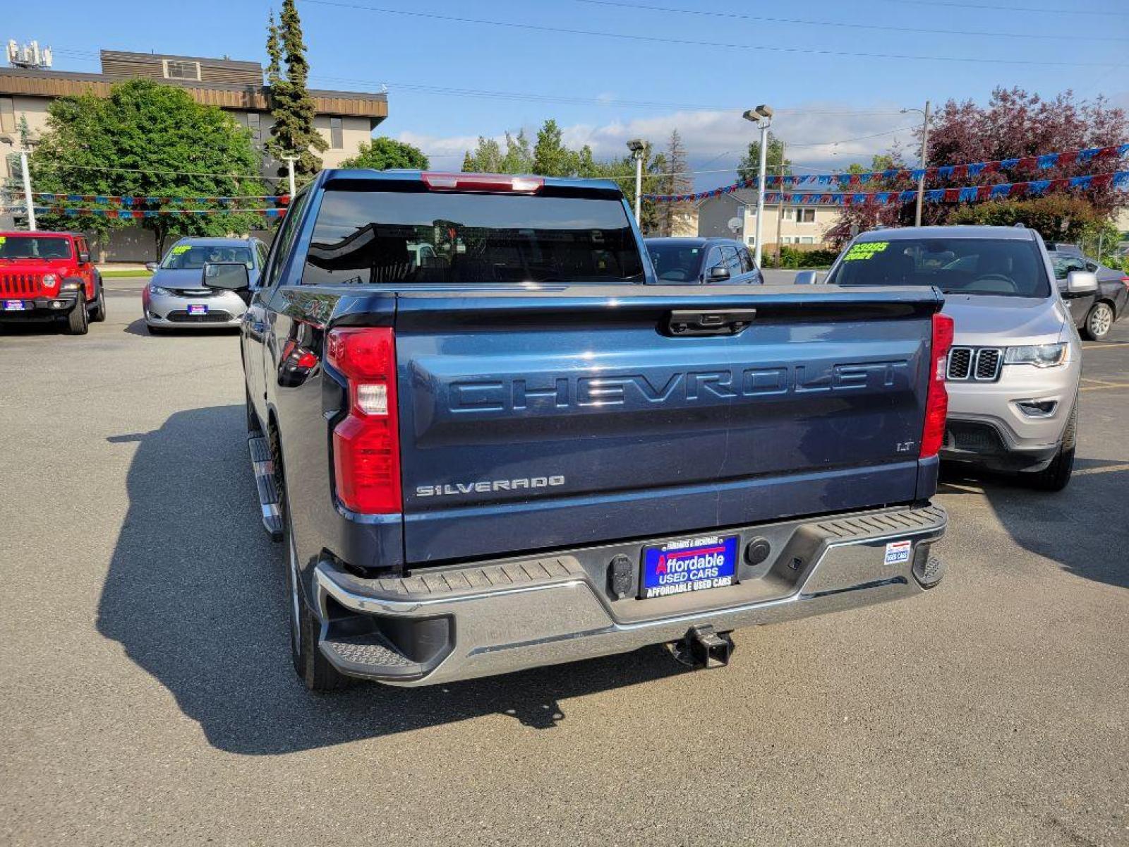 2022 BLUE CHEVROLET SILVERADO 1500 LT (3GCUDDED1NG) with an 5.3L engine, Automatic transmission, located at 929 East 8th Ave, Anchorage, AK, 99501, (907) 274-2277, 61.214783, -149.866074 - Photo #2