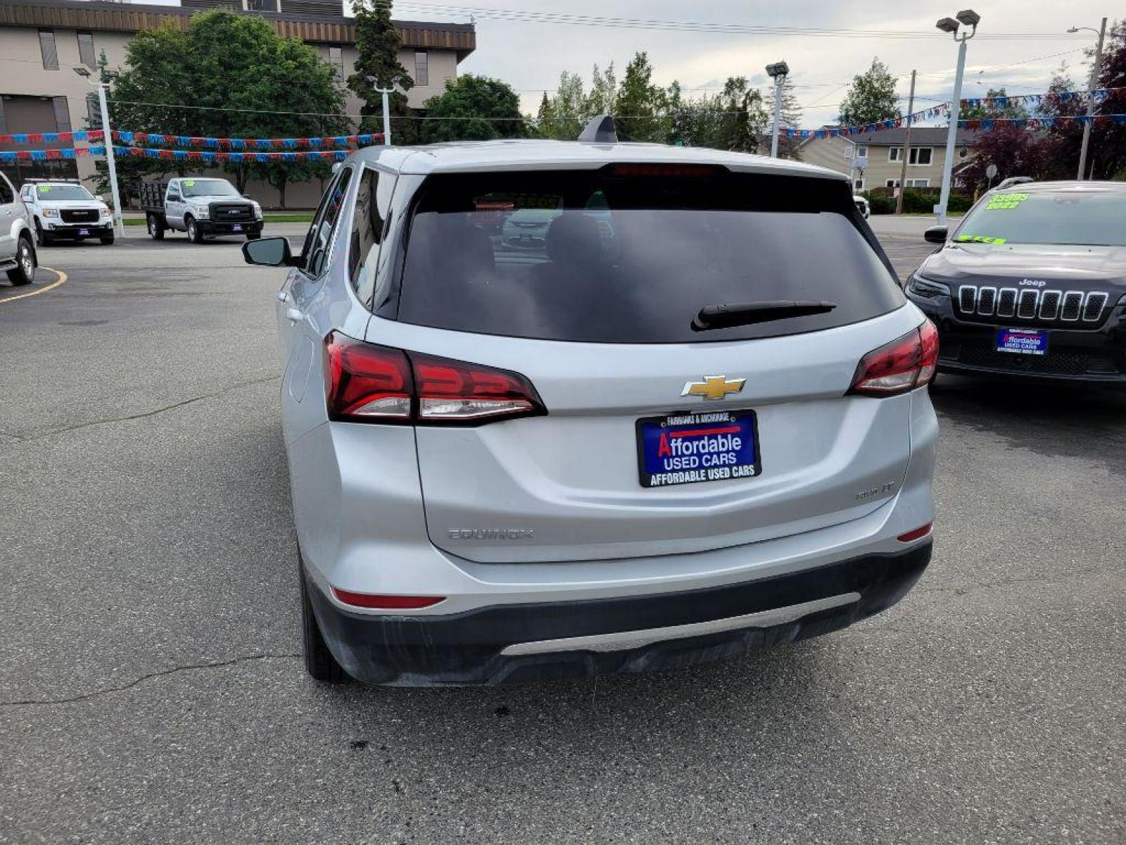 2022 SILVER CHEVROLET EQUINOX LT (3GNAXUEV6NL) with an 1.5L engine, Automatic transmission, located at 929 East 8th Ave, Anchorage, AK, 99501, (907) 274-2277, 61.214783, -149.866074 - Photo #2