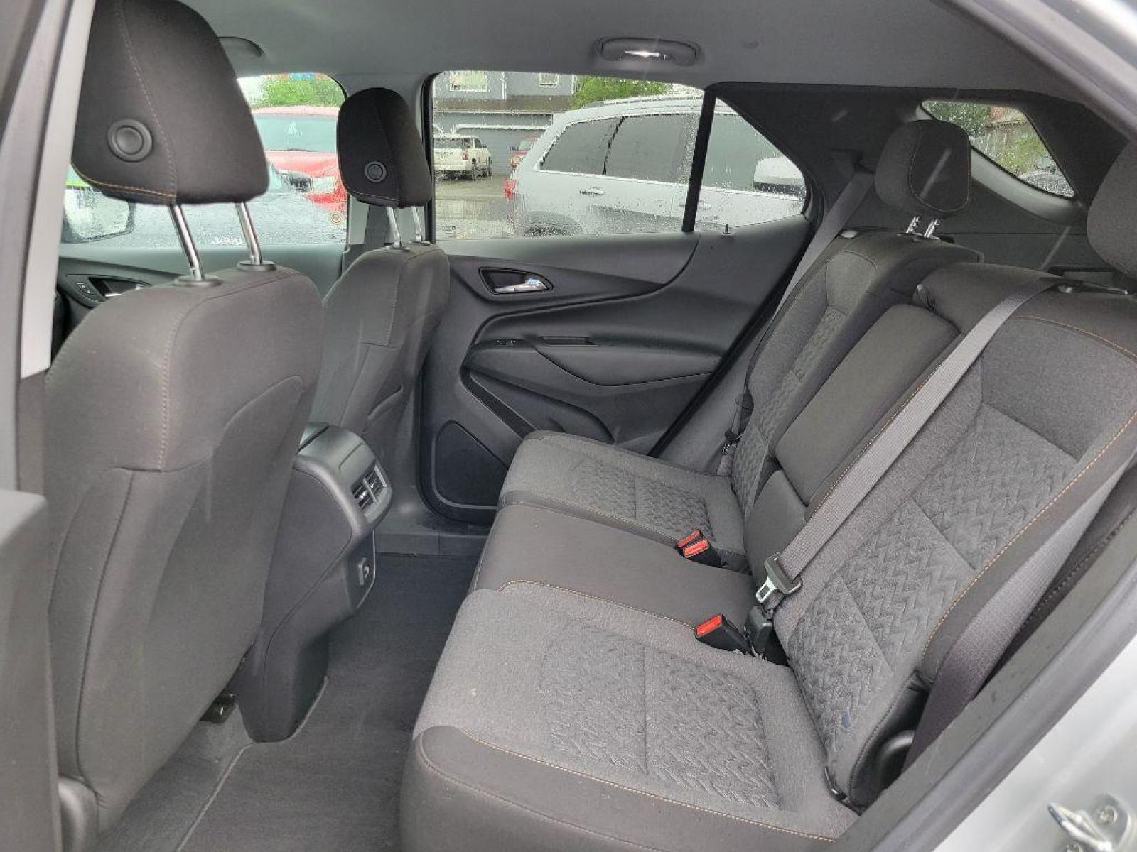 2022 SILVER CHEVROLET EQUINOX LT (3GNAXUEV0NL) with an 1.5L engine, Automatic transmission, located at 929 East 8th Ave, Anchorage, AK, 99501, (907) 274-2277, 61.214783, -149.866074 - Photo #3
