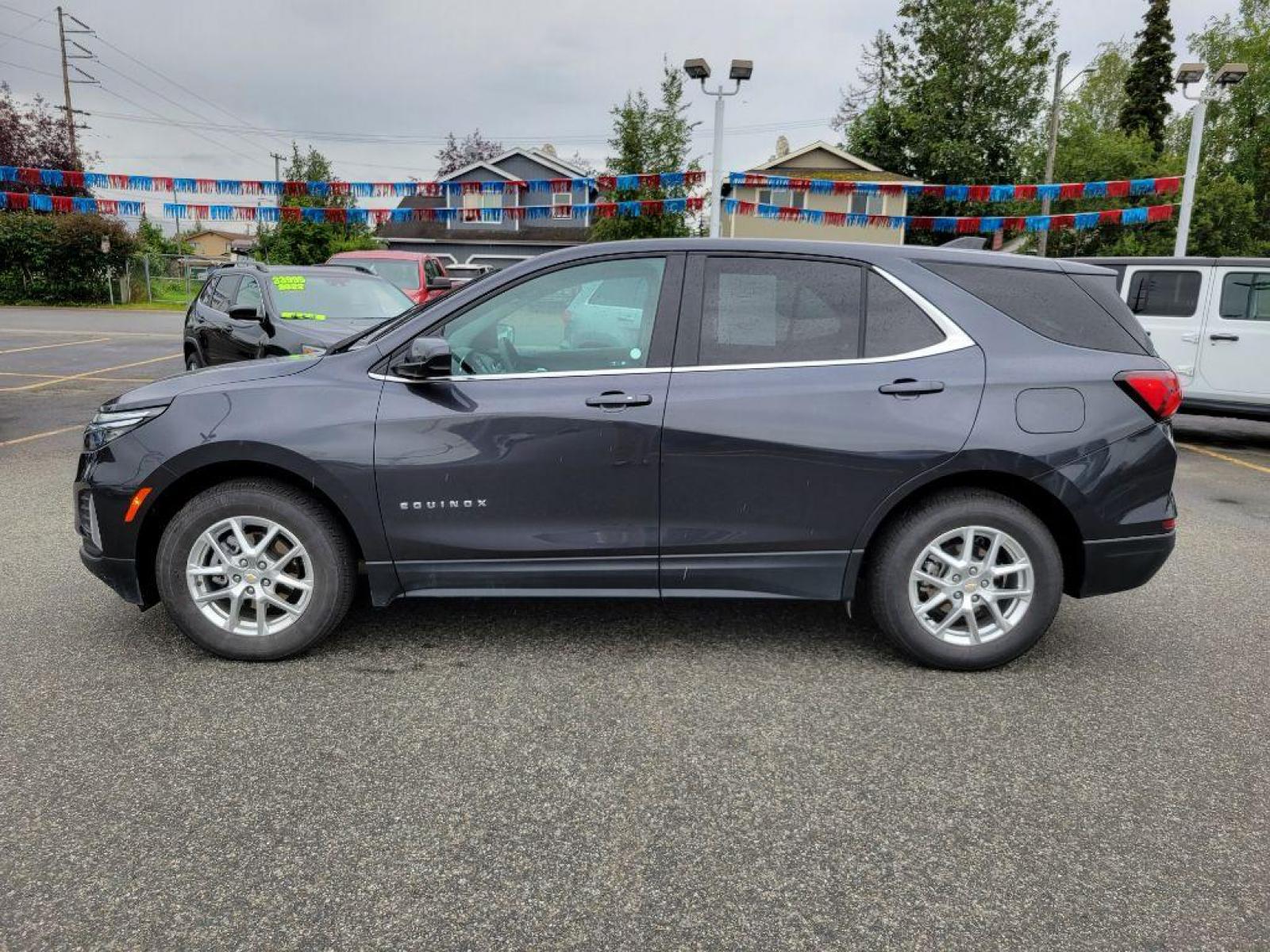 2022 GRAY CHEVROLET EQUINOX LT (2GNAXUEV2N6) with an 1.5L engine, Automatic transmission, located at 929 East 8th Ave, Anchorage, AK, 99501, (907) 274-2277, 61.214783, -149.866074 - Photo #1