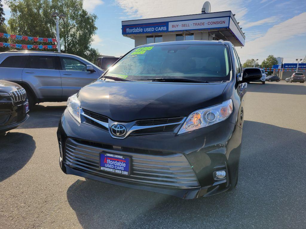 photo of 2020 TOYOTA SIENNA 4DR
