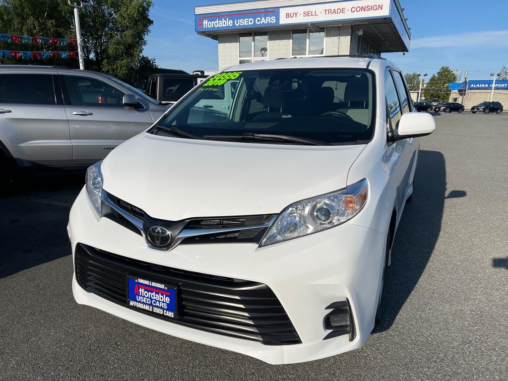 photo of 2019 TOYOTA SIENNA 4DR