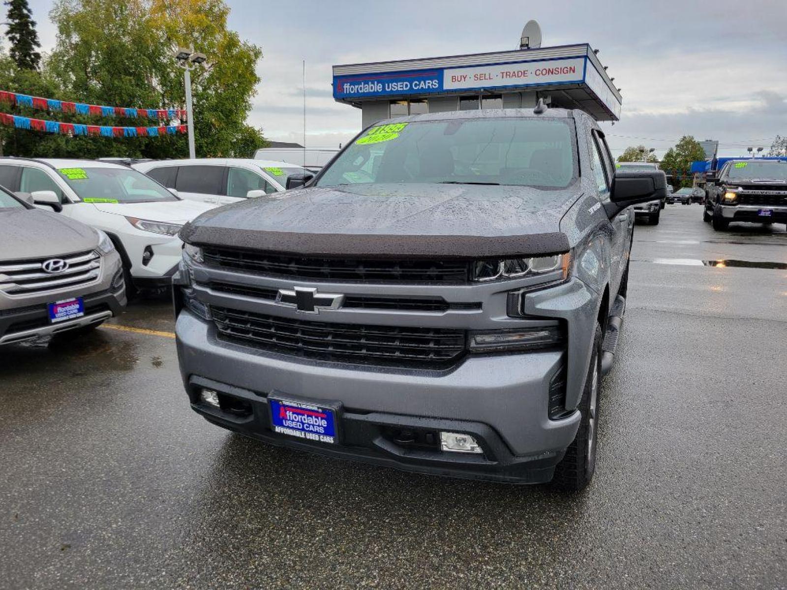 2020 GRAY CHEVROLET SILVERADO 1500 RST (1GCPYEEKXLZ) with an 2.7L engine, Automatic transmission, located at 929 East 8th Ave, Anchorage, AK, 99501, (907) 274-2277, 61.214783, -149.866074 - Photo #0