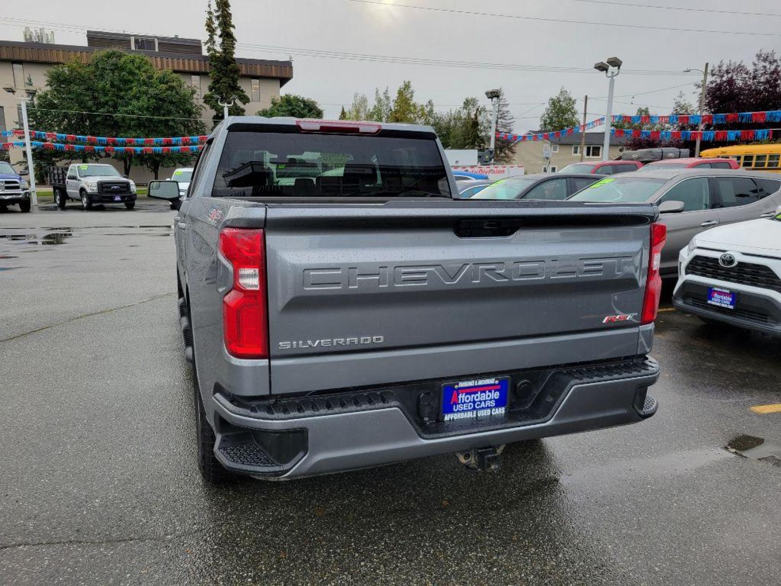 2020 GRAY CHEVROLET SILVERADO 1500 RST (1GCPYEEKXLZ) with an 2.7L engine, Automatic transmission, located at 929 East 8th Ave, Anchorage, AK, 99501, (907) 274-2277, 61.214783, -149.866074 - Photo #2