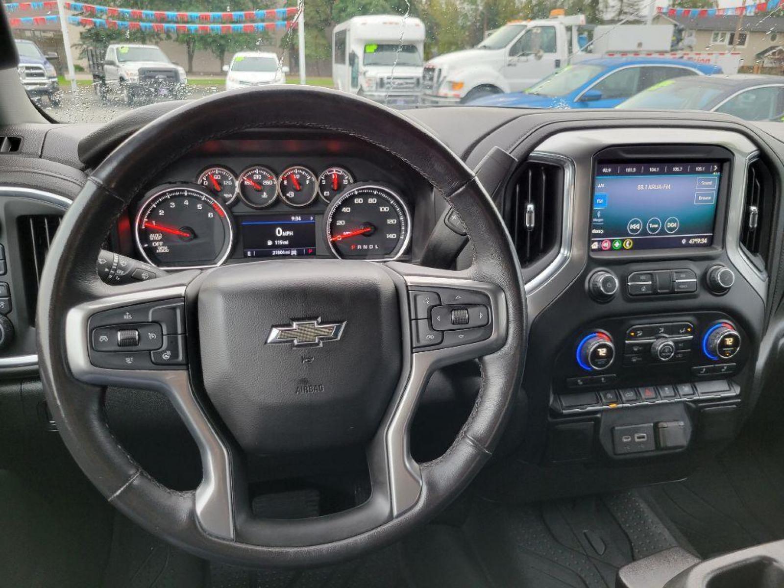 2020 GRAY CHEVROLET SILVERADO 1500 RST (1GCPYEEKXLZ) with an 2.7L engine, Automatic transmission, located at 929 East 8th Ave, Anchorage, AK, 99501, (907) 274-2277, 61.214783, -149.866074 - Photo #4
