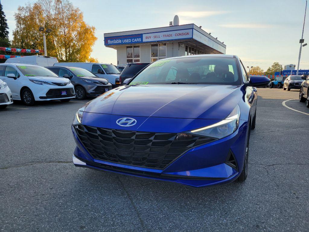 photo of 2023 HYUNDAI ELANTRA 4DR