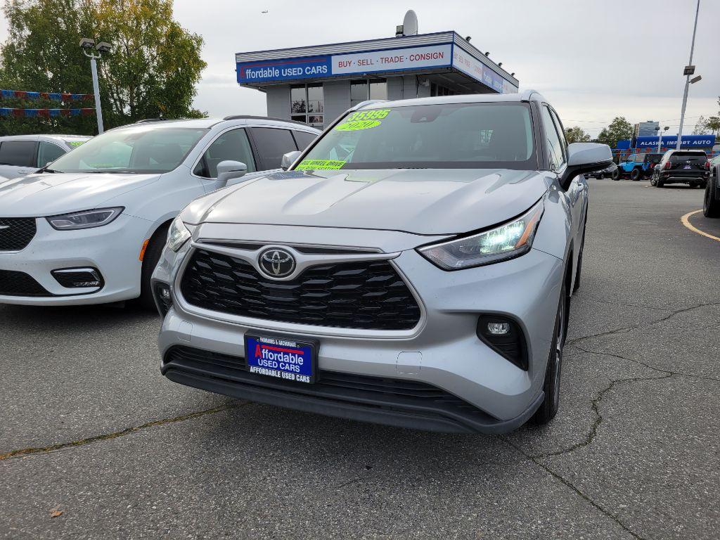 photo of 2020 TOYOTA HIGHLANDER XLE 4DR