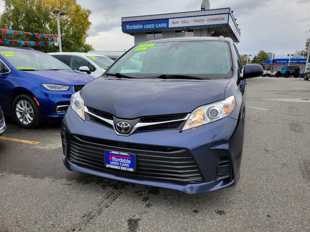 photo of 2019 TOYOTA SIENNA 4DR