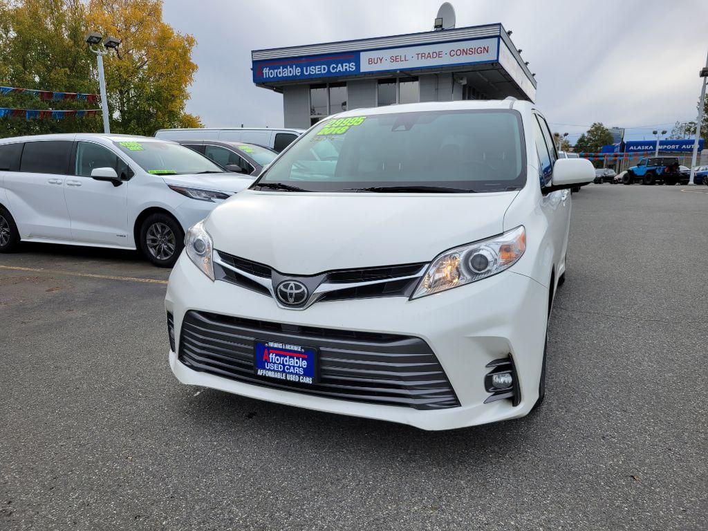 photo of 2018 TOYOTA SIENNA XLE 4DR