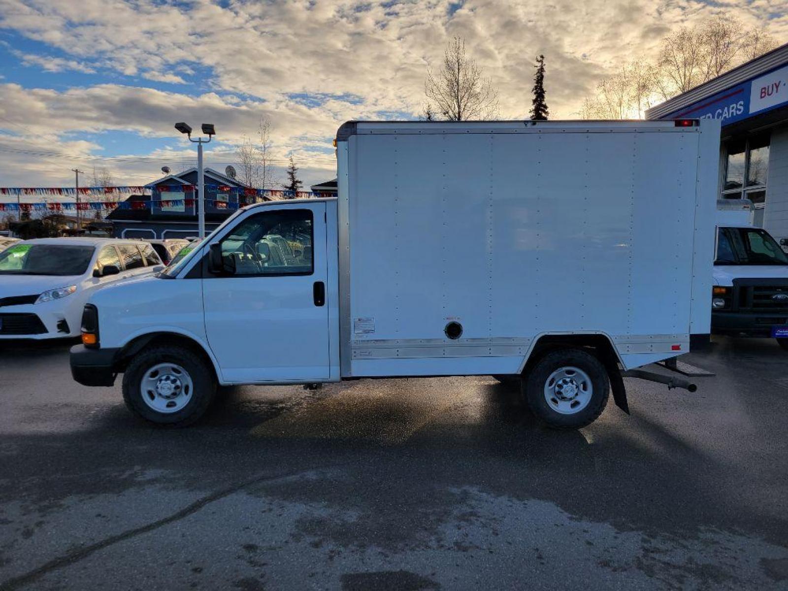 2015 WHITE CHEVROLET EXPRESS G3500 (1GB0G2CF8F1) with an 4.8L engine, Automatic transmission, located at 929 East 8th Ave, Anchorage, AK, 99501, (907) 274-2277, 61.214783, -149.866074 - Photo #1