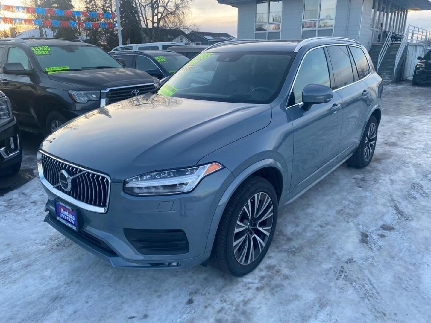 2021 Volvo XC90 Momentum's photo