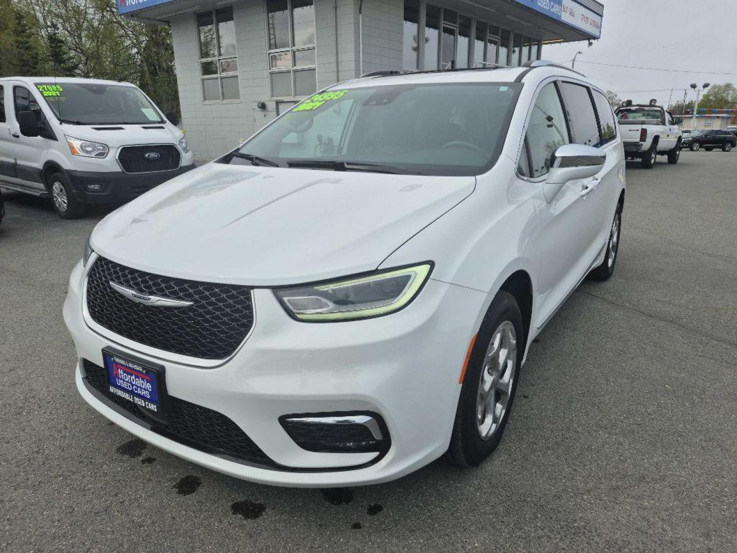 2021 Chrysler Pacifica Limited's photo