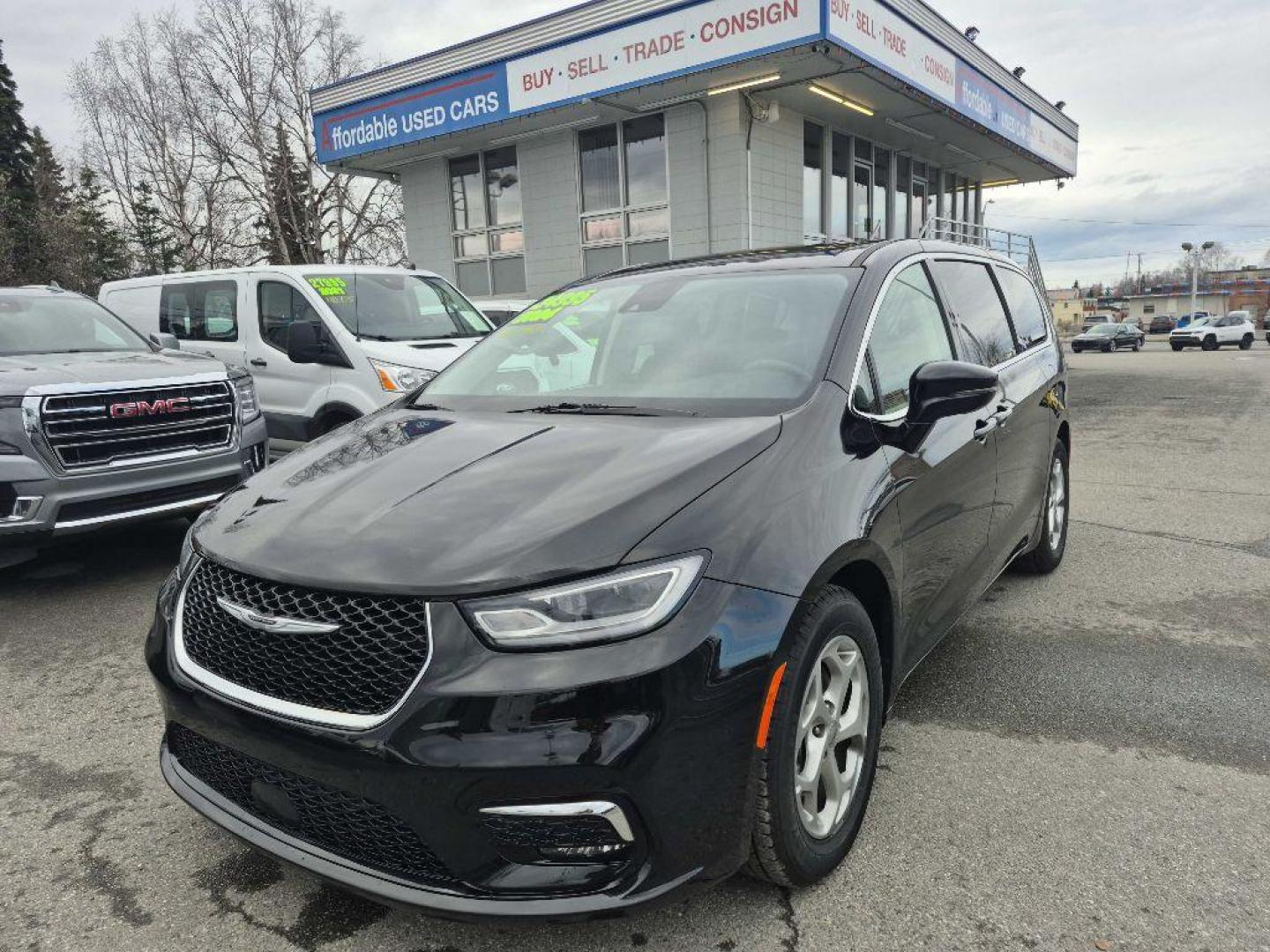 2024 Chrysler Pacifica Limited's photo