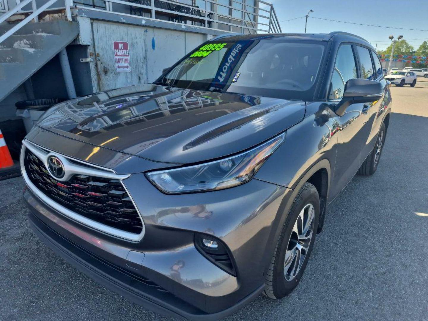 2024 Toyota Highlander LE AWD's photo