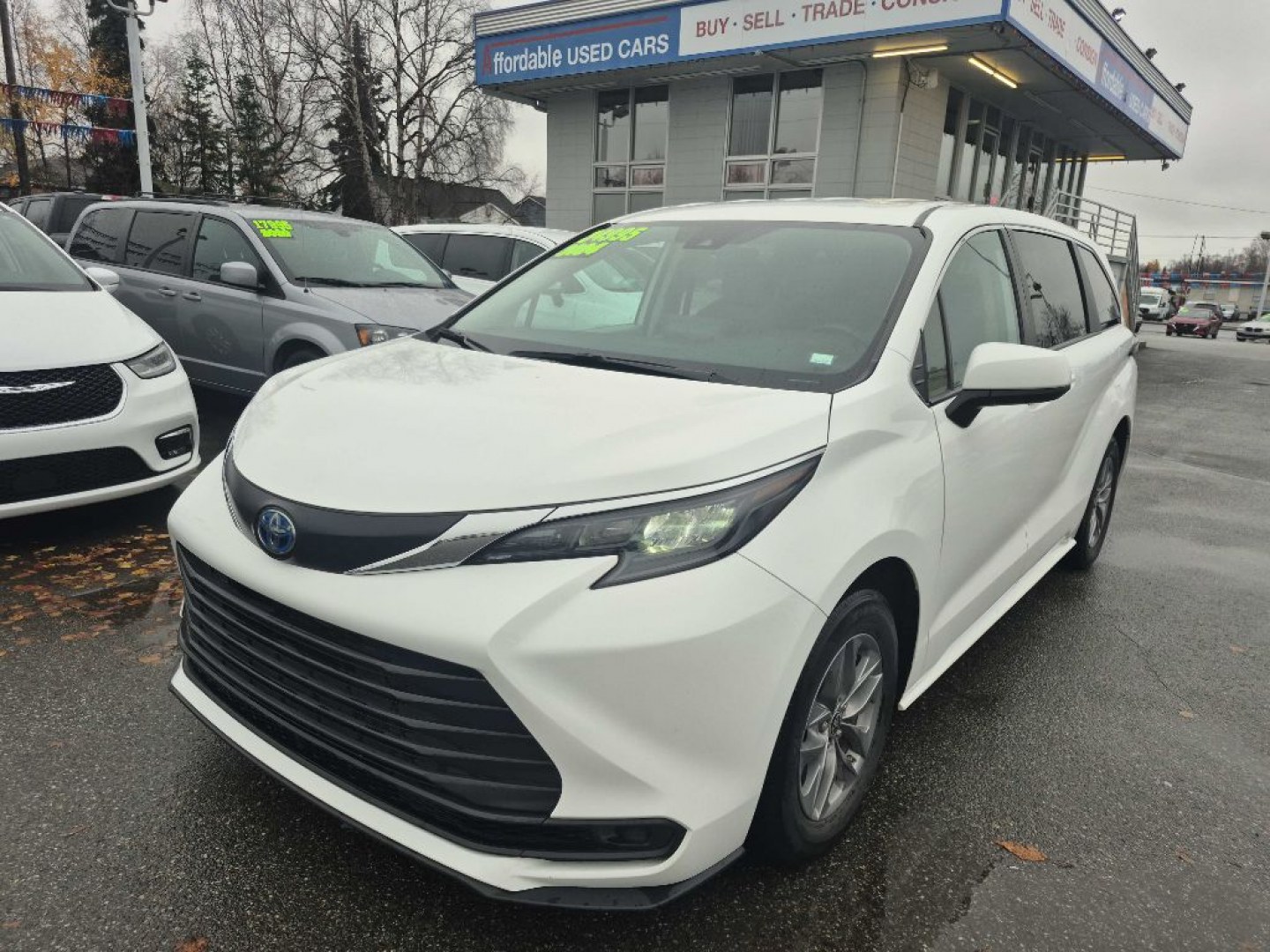 2024 Toyota Sienna LE